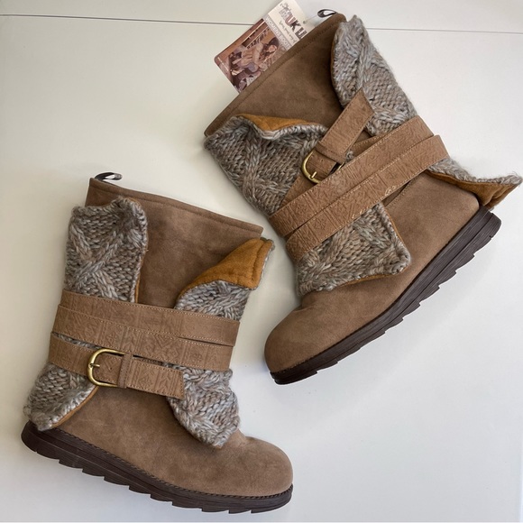 ✨NEW Muk Luks | 3 in 1 Taupe Nikki Belt Wrapped Mid Calf Water Resistant Boots - Picture 3 of 16